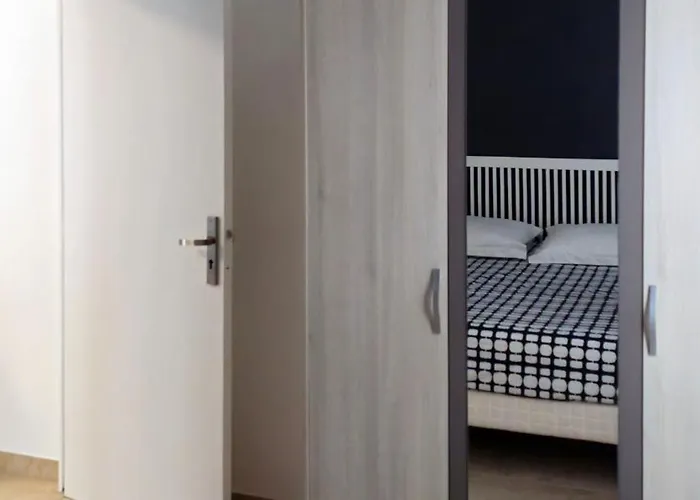 Grand T2 Meuble-juan Pins-logt8 Antibes